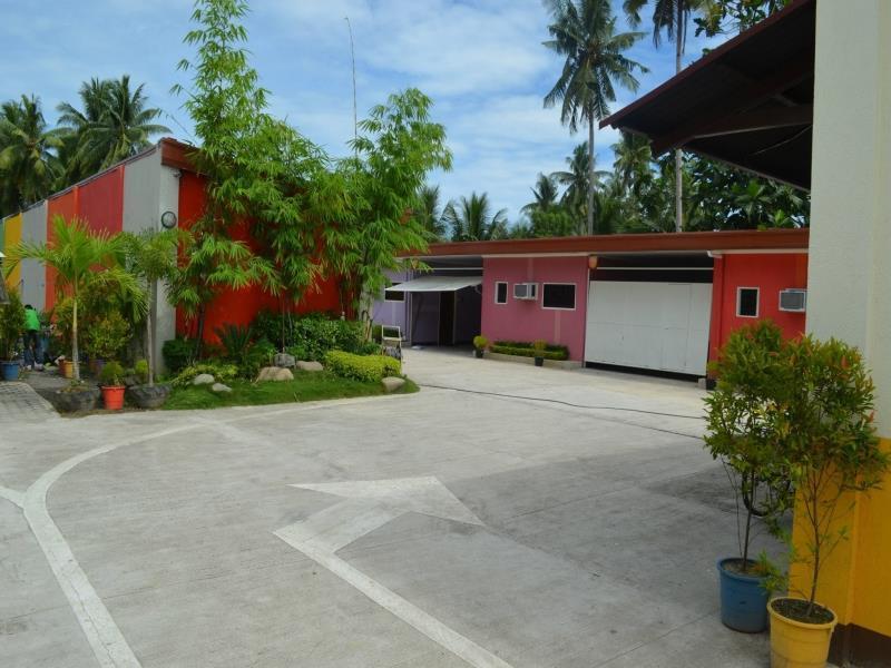 Rainbow Romanz Garden Inn Tagum Экстерьер фото